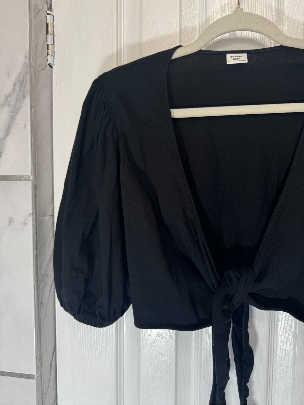 Aritzia Sunday Best Black Bambi Puff Sleeve Tie Front Crop Top Women’s Medium - Picture 2 of 11